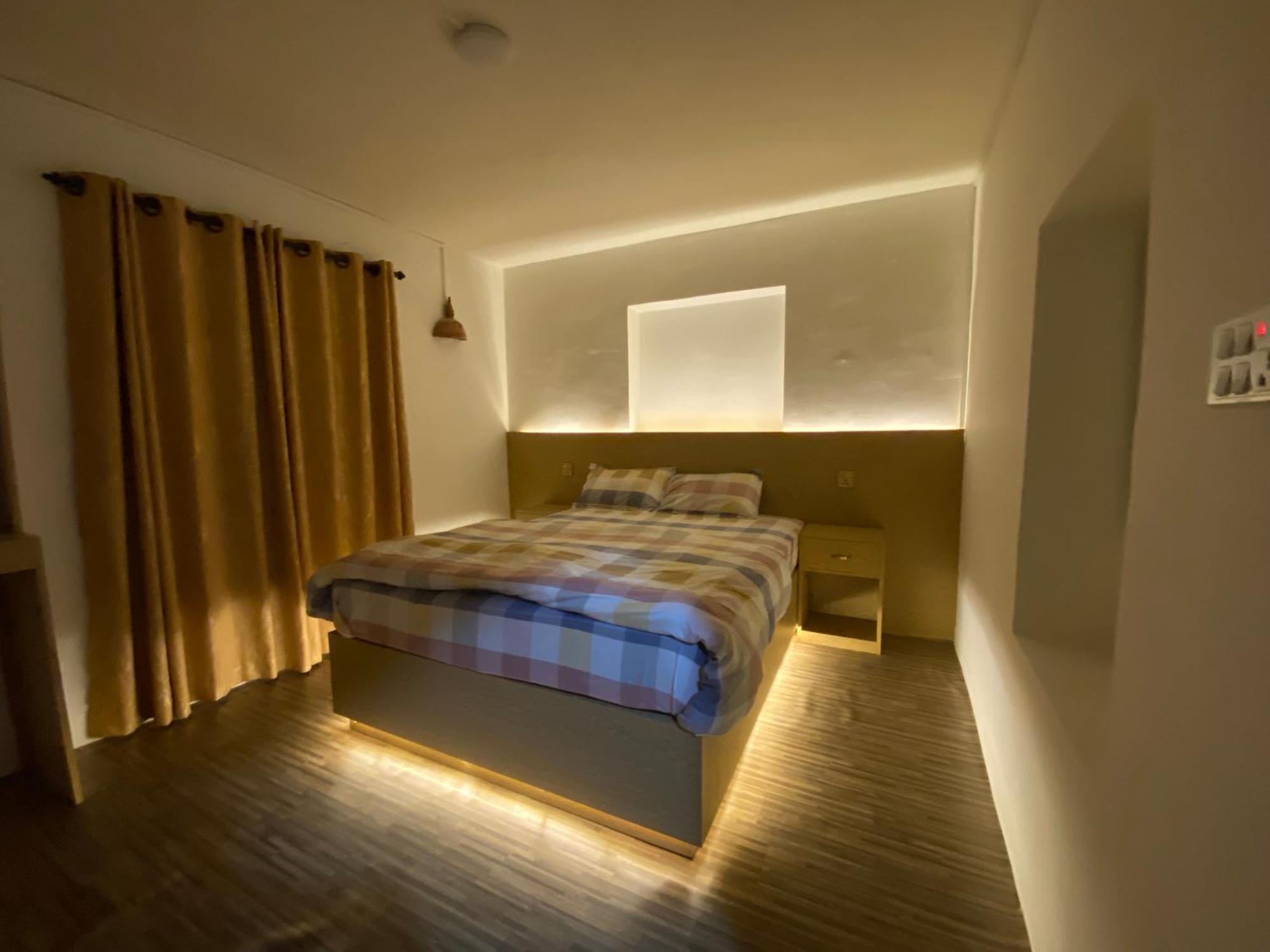 Big Tree Hostel Катманду Экстерьер фото