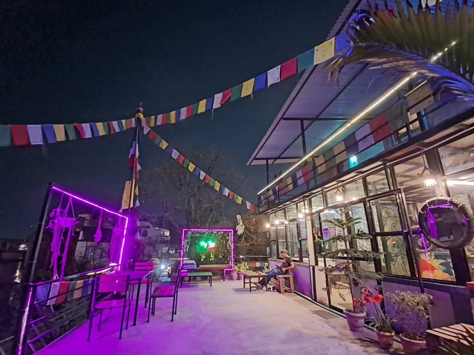 Big Tree Hostel Катманду Экстерьер фото