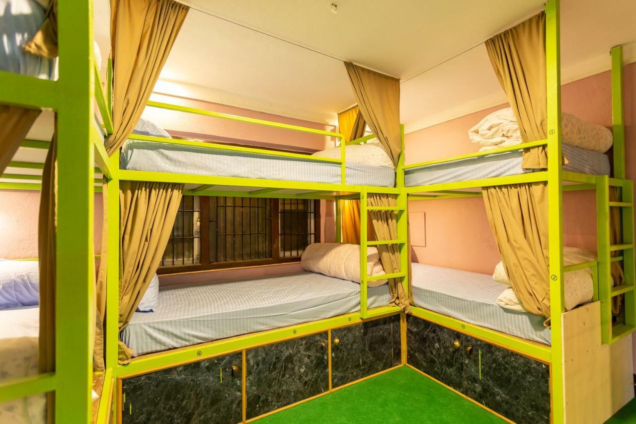 Big Tree Hostel Катманду Экстерьер фото