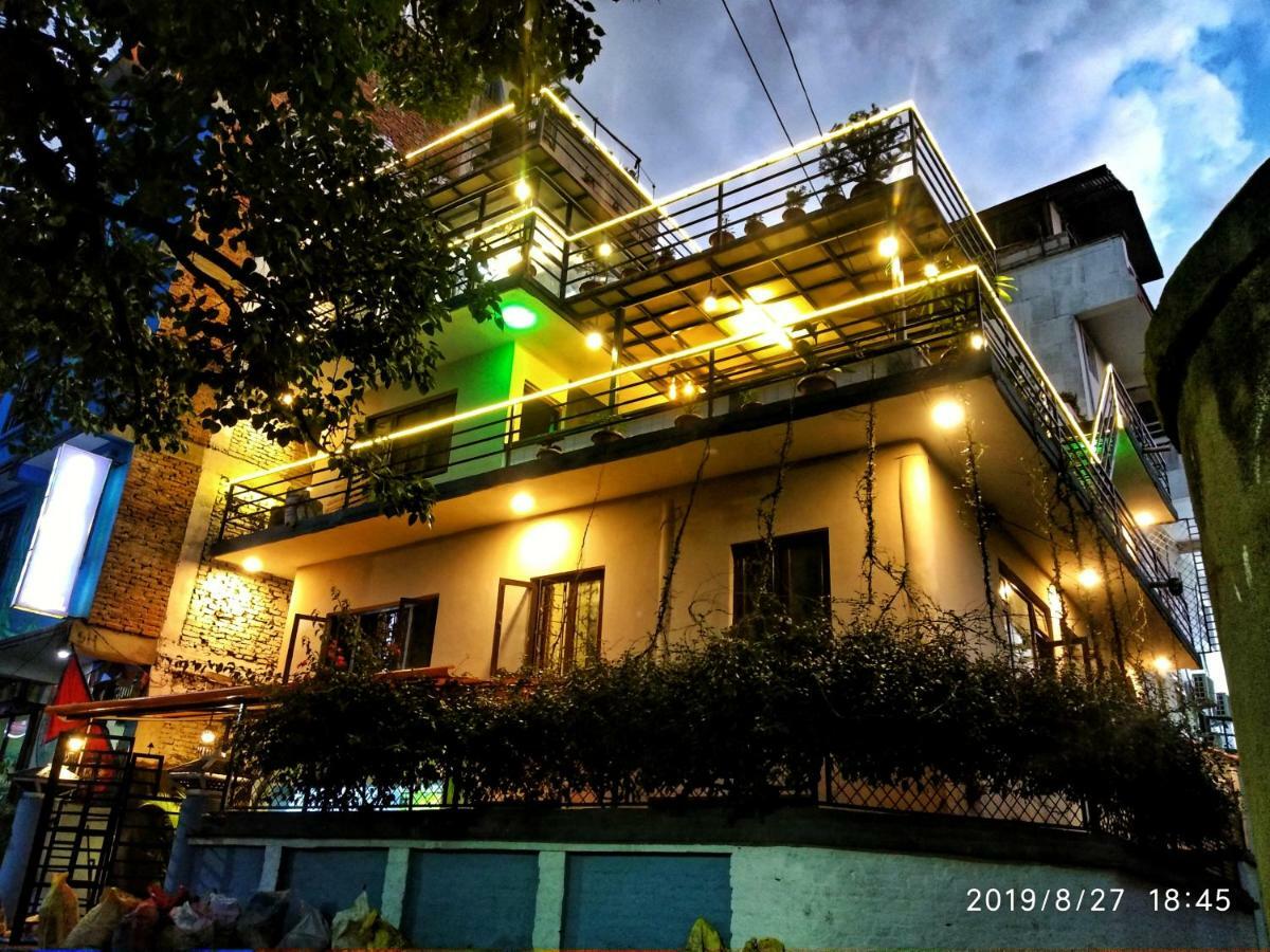 Big Tree Hostel Катманду Экстерьер фото