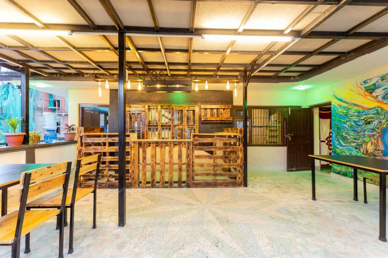 Big Tree Hostel Катманду Экстерьер фото