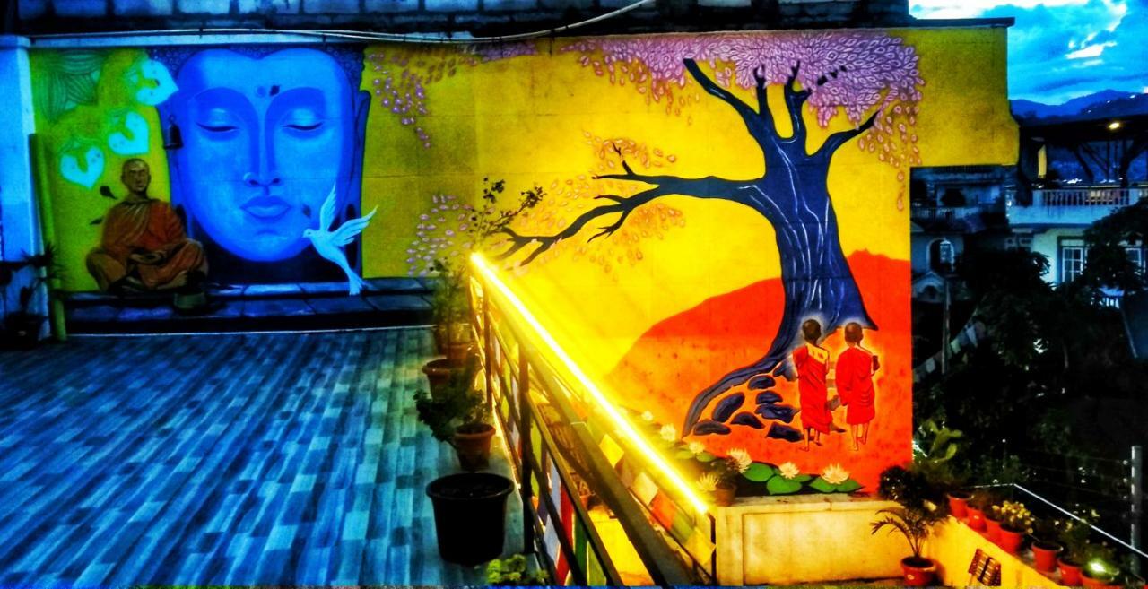 Big Tree Hostel Катманду Экстерьер фото